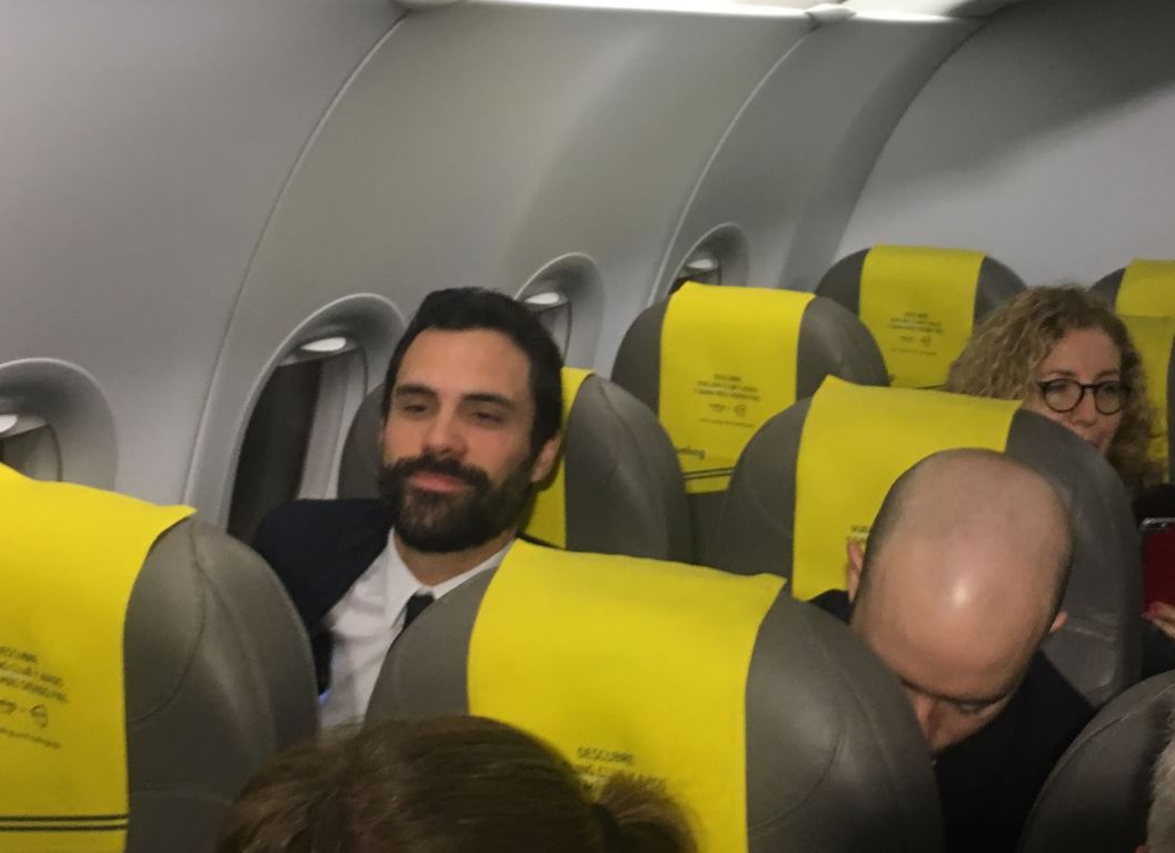 3CatInfo's tweet photo. El president del Parlament @rogertorrent viatja a Brussel·les, on es trobarà amb Puigdemont i els altres diputats https://t.co/Wt8ARRYSIo https://t.co/REE24Rpjwo