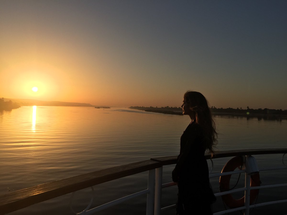 #BuenosDíasMundo 
Vivir un amanecer interminable con las #RRSS se puede lograr; prolongando ese instante en el que sientes que todo se puede alcanzar goo.gl/rYA7PH 
<a href="/llorente_fran/">Fran Llorente</a> #socialmedia maicarivera.com 🌹📝