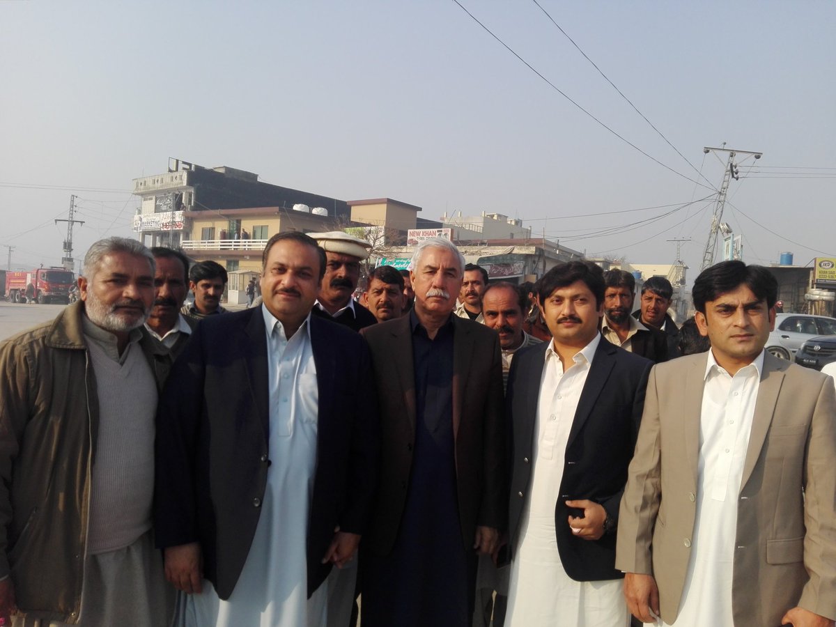 shiekhasif50's tweet photo. نیب کوٹ اسلام آباد، میں قائدین سے یکجہتی کے لیئے، ملتان سے بلال بٹ، ضلع صدر مسلم لیگ ن ملتان ،مشتاق خان بلوچ ممبر ضلع کونسل،  عرفان صاحب، شیخ آصف قریشی ممبر سوشل میڈیا ٹیم، @MaryamNSharif https://t.co/MNBkPqT6oj