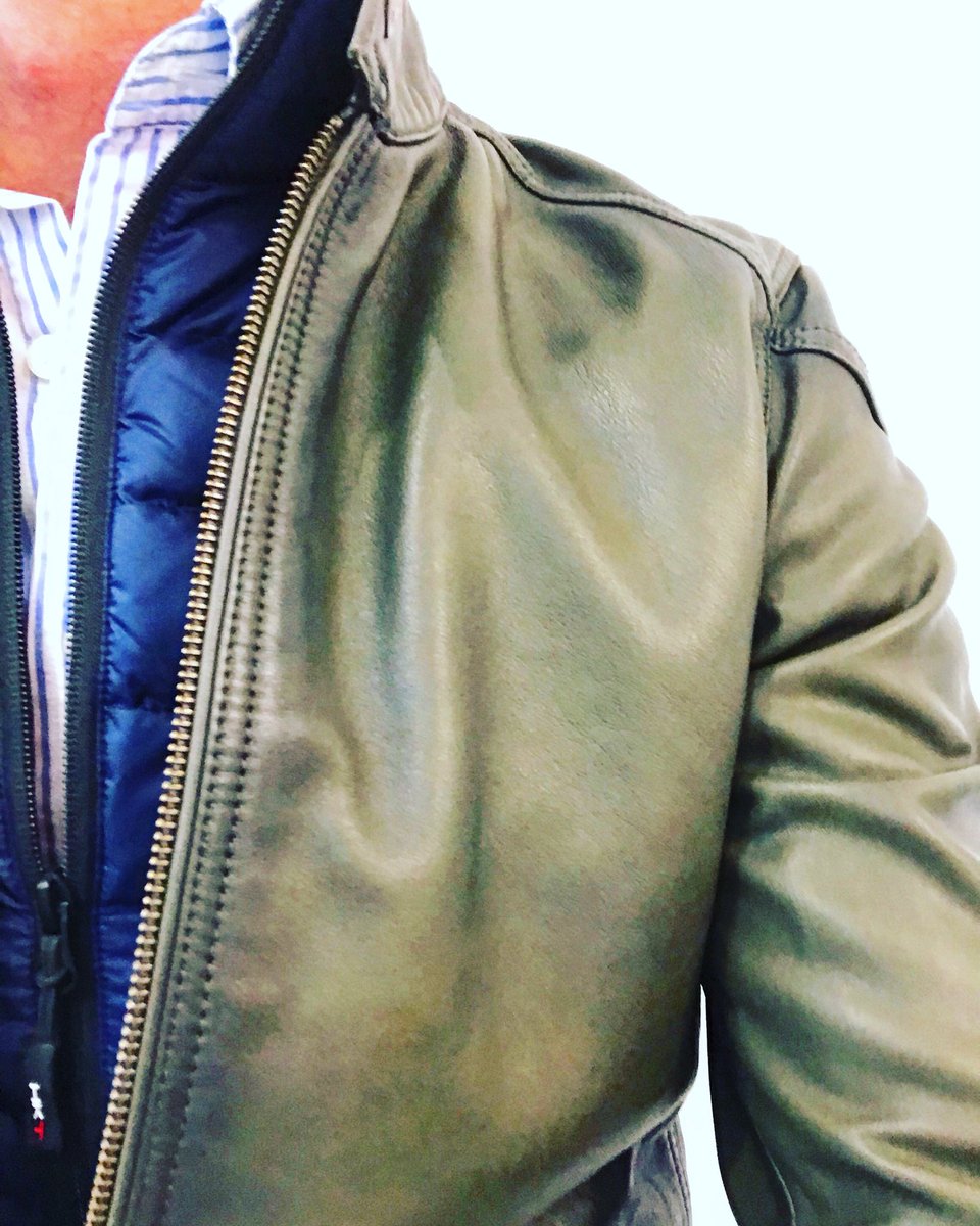 noesungentleman's tweet photo. No cold, no fear ••• #chupadecuero #leaderjacket #workout #atwork #gentleman #gent #gentlemen #menswear #fashion #fashionmen #fashionweek #fashionblogger #fashionphotography #ootd #outfit #outfits #outfitoftheday #style #stylemen #streetwearstyle #streetstyle r https://t.co/Dhzovr2UOe