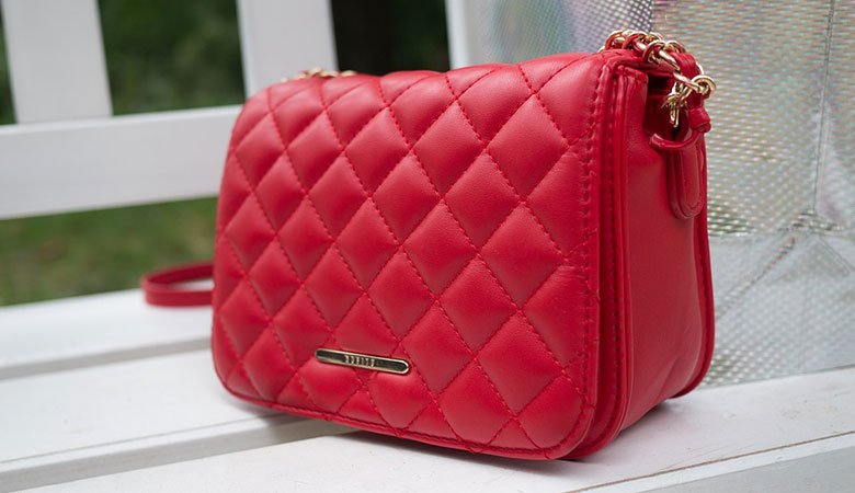 CDcleaner's tweet photo. Tips on Handling Designer Handbags
#HandBagCleaning #Alcester #9am_5_30pm
https://t.co/2FnvL1z8yV https://t.co/rgqzPZU0ay