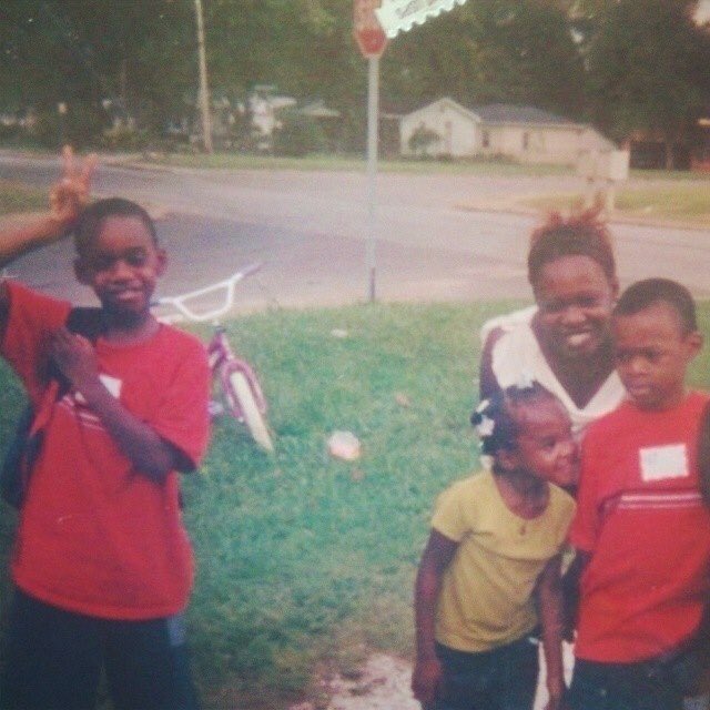 4 pic. Y'all wish my lil sis a happy 18th MoB day for me ! You legal now thug 💯🤙🏾🖤🎱 https://t.co/BfwvWeDNLk
