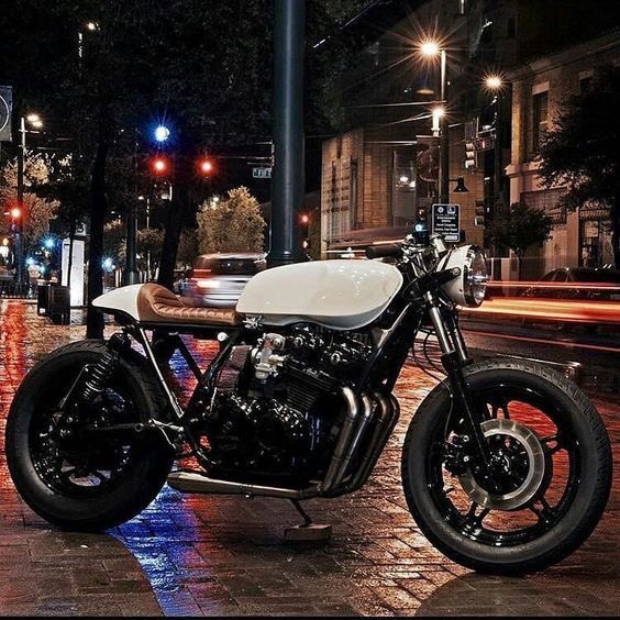 Jemequipefr's tweet photo. Salut les motards ✌🏼
.
Milieu de semaine... on pense déjà au week-end ! 😆
✖️✖️
#JMQ #jemequipe #caferacer #caferacerxxx #custom #pimp #bikelife #biker #badass #oldschool #oldschoolhiphop #behindthescenes #filmmaking #filmmaker #motorcycle #moto #gentlemanride #motorcycle https://t.co/PpveAwwqNe