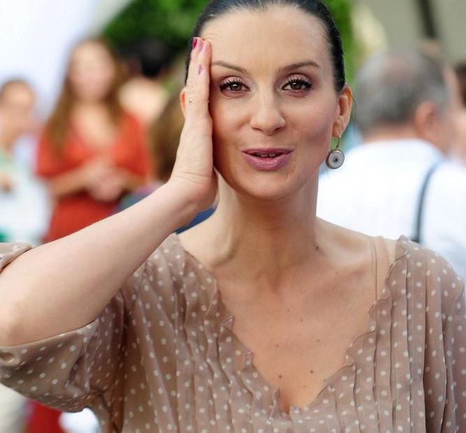 pricheski-foto-ekaterini-strizhenovoy-foto-onlayn-zatashit-lyubuyu-devushku