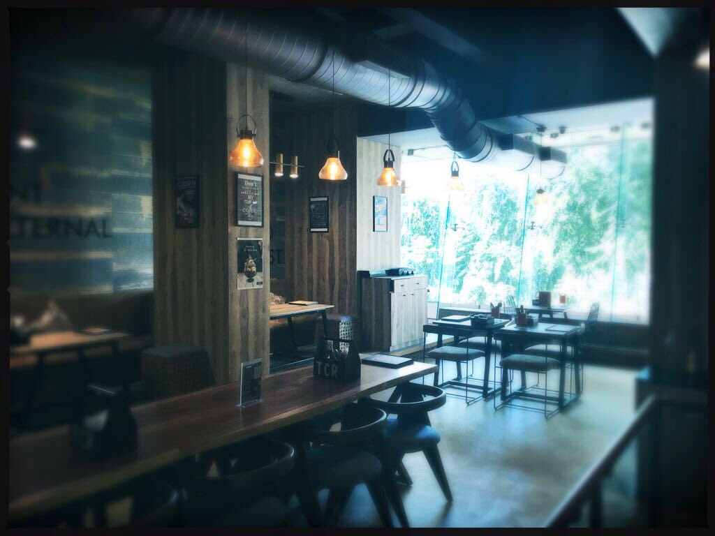 Saburbanette's tweet photo. Lovely little place, newly opened opposite Ambani Hospital in Andheri. Go check it. 
(The pizza is eternal, by their own admission) https://t.co/LDMRwaFxAp
