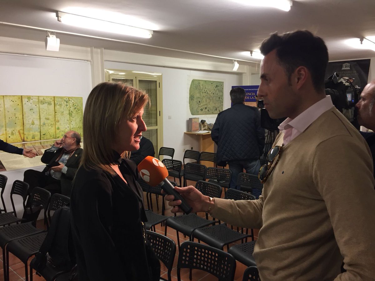 CombustionEco's tweet photo. Ayer se presentó el material ecológico para las #Fallas ante @antena3com @rtve @TV_Mediterraneo en la sede de @UNESCOValencia @anablasco16 @VicenteBetoret @citytommy https://t.co/yYi99AcLLc