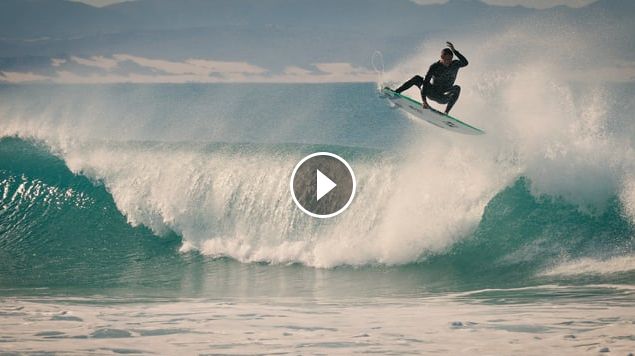 surf30's tweet photo. Revuelto de Jack Freestone: Un pequeño resumen de las mejores olas de Jack Freestone durante sus viajes a Portugal, Francia, y Sudáfrica. Por cierto, no hay en el vídeo ni una sola izquierda. https://t.co/2stQsU0G5S #JackFreestone #Vídeos https://t.co/m02JEN1mcd