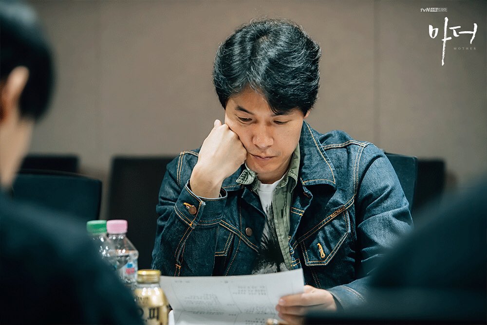 #김영재, tvN 수목드라마 '#마더' 은철은 수진(이보영)의 대학 선배이자 수진이 혜나(허율)를 데리고 갔다는 것을 제일 먼저 깨닫고 수진을 돕는다....