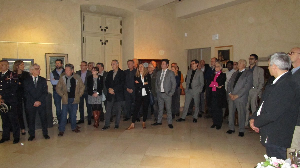 nathalie_ithier's tweet photo. Merci à la ville de Brive @gaillard100 de nous avoir accueillis dans le très beau site du #musée #Labenche pour la soirée des vœux de la @ShemHydro . Cette soirée a été animée par une passionnante visite commentée des tapisseries de #Mortlake, fleuron du musée. https://t.co/GIf5Qhbzhu