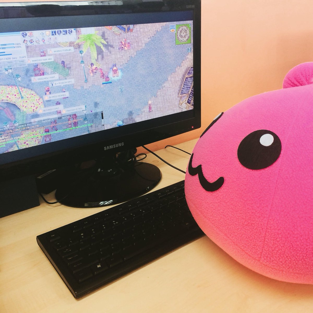 Ragnarok_PH's tweet photo. Our mascot playing @Ragnarok_PH Happy gaming! #RagnarokPhilippines https://t.co/JnbEELYaxg