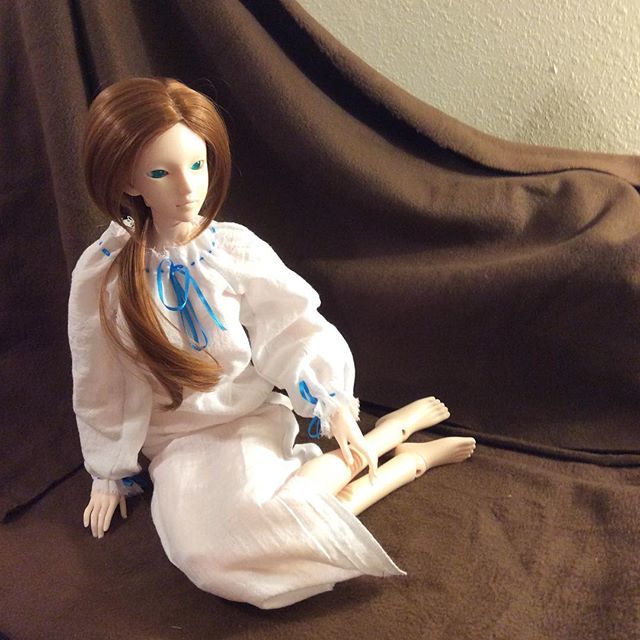 deushache's tweet photo. I made Ehowah a nightgown. After a body review I did today I’m enjoying posing my dolls more.
#bjd #abjd #bjdphotography #bjdpositivity #bjdpose #loongsoul #lianpian #bjdcommunity #ehowah https://t.co/76uRUNhL1v https://t.co/uCj9QHBpH5
