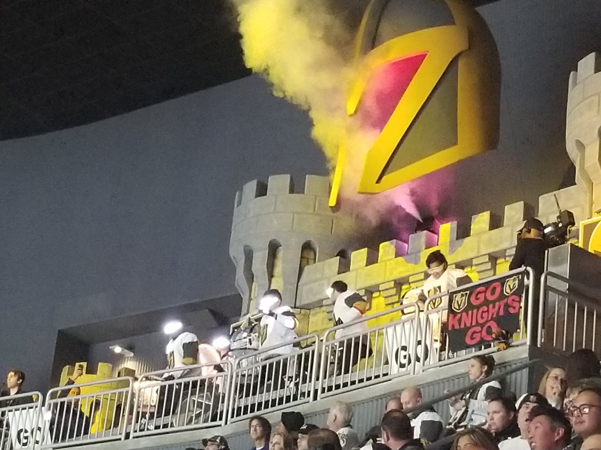 LasVegasTHC's tweet photo. Go Knights Go #VegasBorn https://t.co/uSocDb7nr2