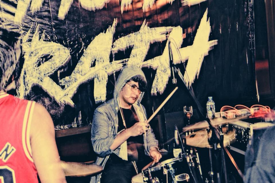 fhsbandd's tweet photo. Mammoth's Wrath 2017 #throwback #forheavenssake #fhsband #progressivemetalcore #klmc #mammothswrath #khizanatipoh https://t.co/RfSv3IqsoI