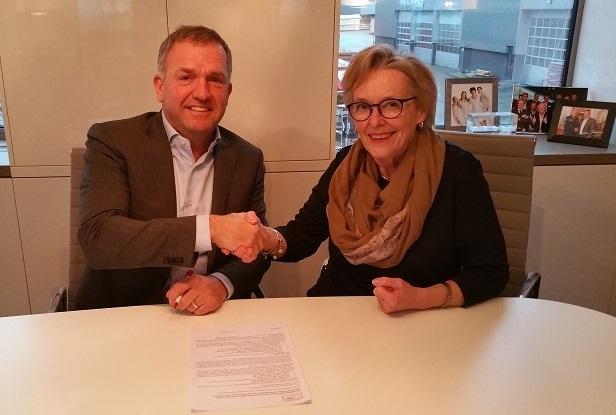 Contract voor Expo Real 2018 is getekend door CEO Harry van Zandwijk in bijzijn van Christa Thijssen (HPP). Bezoek ons op 8, 9 en 10 oktober in München. #JanSnel #HollandPropertyPlaza