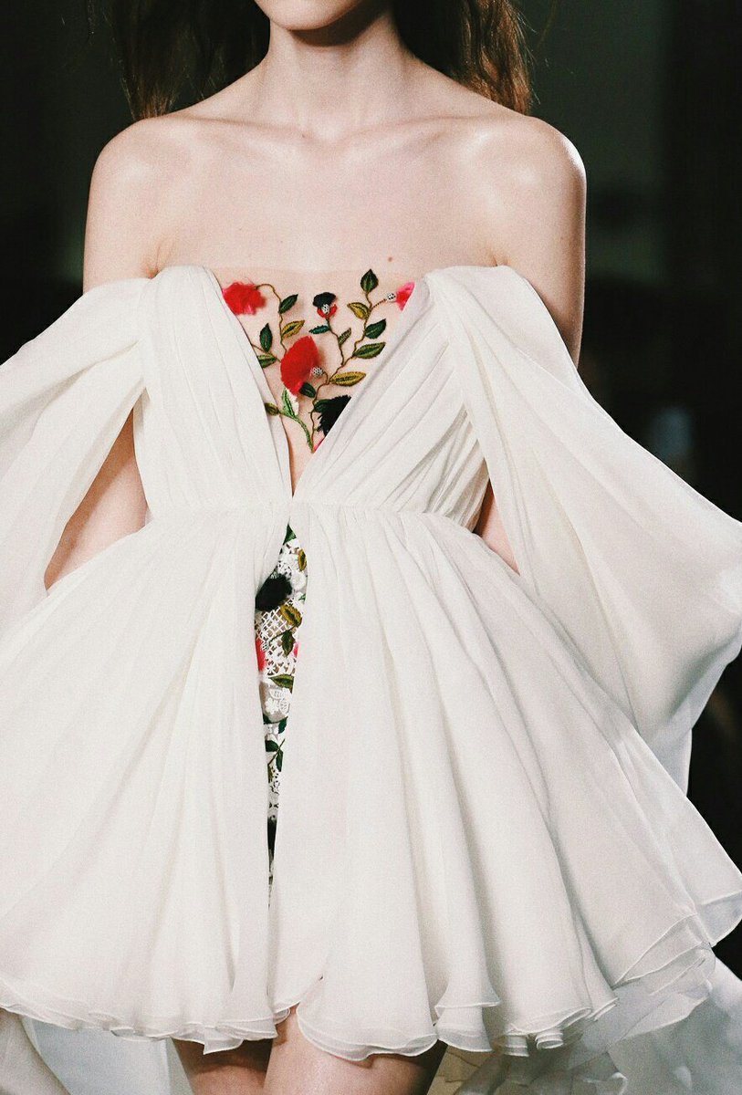 Giambattista Valli คอลเลกชัน Spring/Summer 2018 Couture ในปารีส