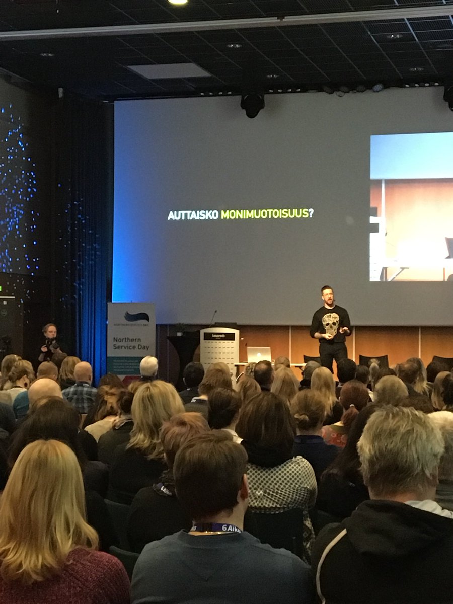 MarjoPiirto's tweet photo. @HenkkaHypponen lauteilla. ”Jos on voimakas intohimo ei tarkoita, että aina onnistuu, mutta siitä voi syntyä jotakin suurta.” #NSD #Oulu https://t.co/QYEs3glBxq