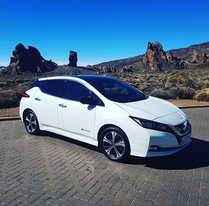 AutoRAI's tweet photo. Nieuwe Nissan LEAF, bovenop de vulkaan Teide op Tenerife. Indrukwekkend beter dan de vorige generatie en dat begint al bij het design! Binnenkort volledige test op https://t.co/HkenxyKABn. #tenerife #autorai #nissan #leaf #ev #fullelectric @Nissan_NL https://t.co/EzwZyg9S1z