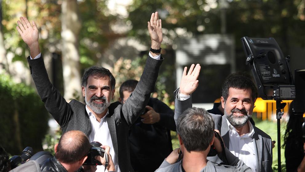 Cent dies d'infàmia, d'injustícia, d'indefensió, d'escarni i de venjança. Una abominació del concepte de justícia i democràcia. @jordialapreso i <a href="/jcuixart/">Jordi Cuixart</a>, sou un exemple de dignitat i de fermesa, de pacifisme indestructible. Ens veurem aviat a casa.