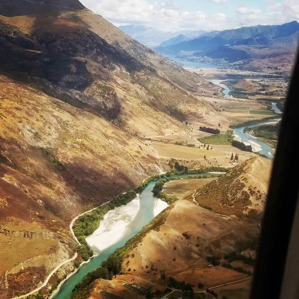 pinotshophk's tweet photo. Finally! Touchdown Queenstown. Excited to join tomorrow's #pinotcelebration2018 #huntingpinot #pinotshophk #pinotlover #pinotpassion #instawine #winestagram #winelife #winelover #nzpinot #newzealand #centralotago https://t.co/BIylYhKMNr