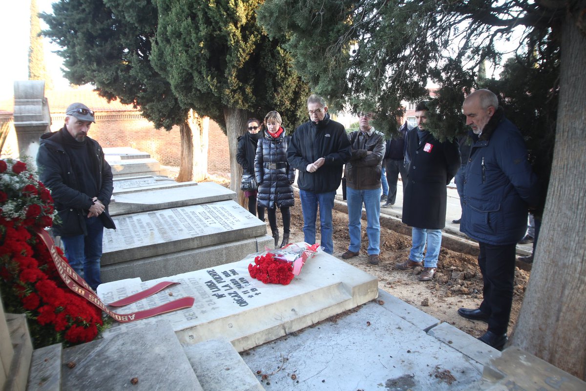 #AbogadosdeAtocha Ofrenda floral en el cementerio de San Isidro. A las 10h homenaje en el monumento El Abrazo en Anton Martín. 11h entrega de premios Abogados de Atocha en el auditorio Marcelino Camacho <a href="/CCOOMadrid/">CCOO de Madrid</a> <a href="/CCOO/">Comisiones Obreras</a>