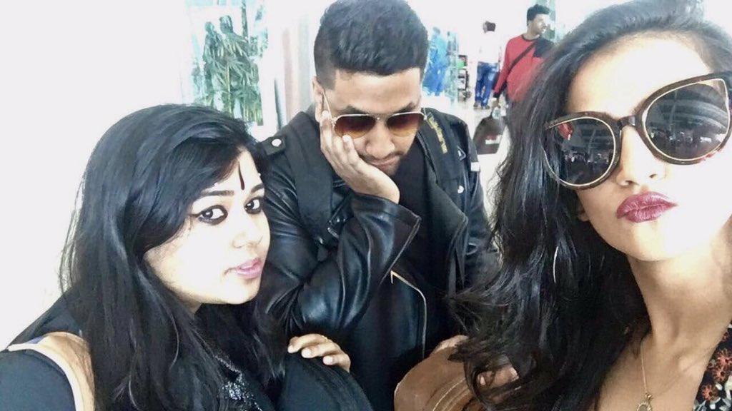 LesleLewis's tweet photo. LadkiBeautiful -KarGayi Chul π Ladies in Action .. heading to #Hyderabad #AirLiveAcousticBar #LesleLewisLive @Shure @shuremea @SunInfonetAudio #OKListen #TurnkeyMusic #ConnectWithTheFans https://t.co/xl5QZNYMmC
