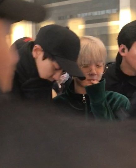 TEANAP4Y's tweet photo. When you see a man as handsome as park chanyeol vs when you realize your man is park chanyeol https://t.co/abb6wbAV2d