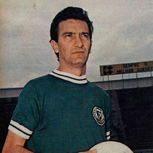Há 42 anos, um dos maiores volantes da história do futebol brasileiro se despedia do Palestra Italia. Nosso eterno capitão Dudu era um líder em campo e nos ajudou a conquistar cinco Brasileirões! #MemóriaAlviverde