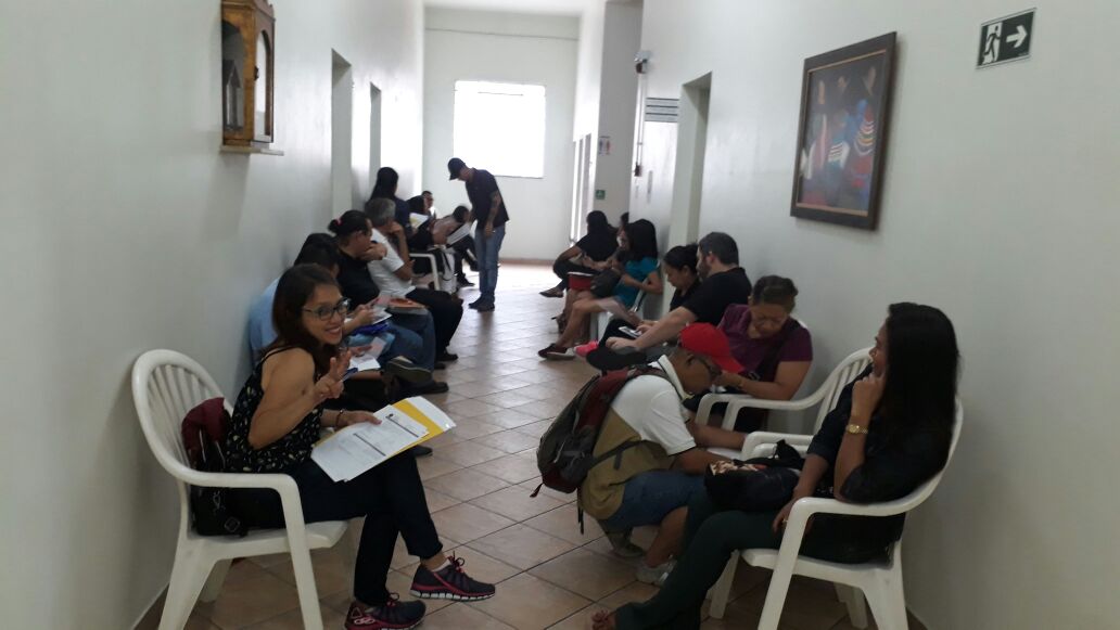 MissaoPaz's tweet photo. Embaixada de Filipinas na Missão Paz

Este final de semana a Embaixada de Filipinas esteve na Missão Paz. Foram realizar renovações de passaporte, certidão de nascimentos e de casamentos de cidadãos. Ao todo, 50 filipinos foram atendidos durante sábado e domingo. https://t.co/HgGYyw92bj