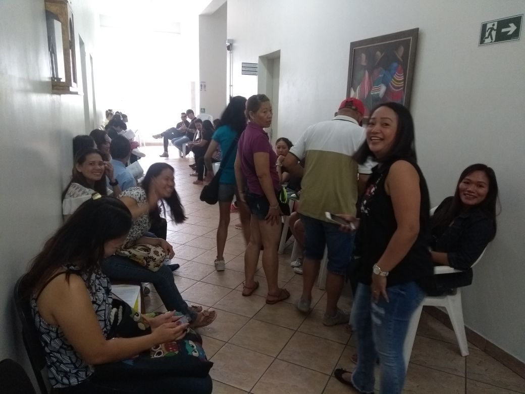 MissaoPaz's tweet photo. Embaixada de Filipinas na Missão Paz

Este final de semana a Embaixada de Filipinas esteve na Missão Paz. Foram realizar renovações de passaporte, certidão de nascimentos e de casamentos de cidadãos. Ao todo, 50 filipinos foram atendidos durante sábado e domingo. https://t.co/HgGYyw92bj
