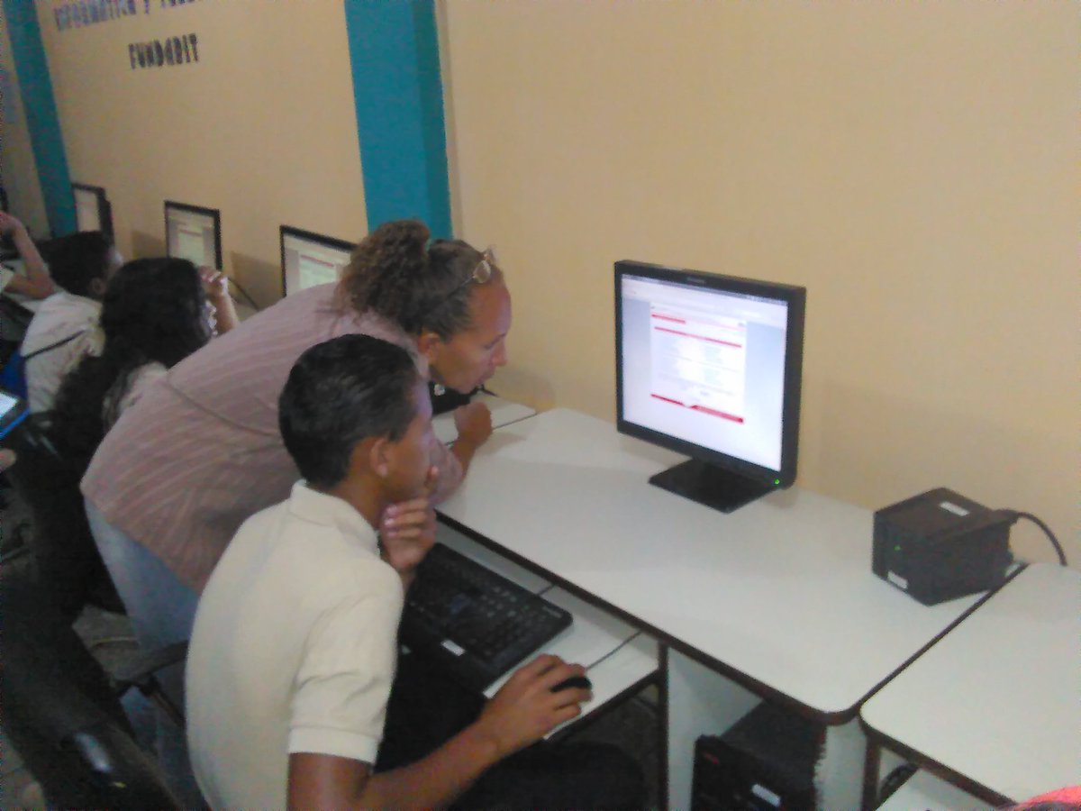 fundabitpor's tweet photo. Estudiantes de la UEN Álvaro Escalona César presentan su Prueba de Exploración Vocacional @Fundabit https://t.co/2gdKsdGcrP