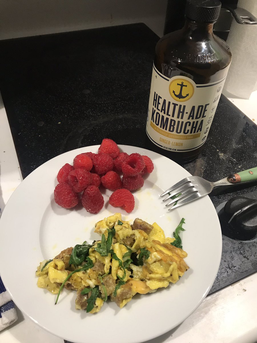 805Fit's tweet image. It's a great day to feel inspired! Today my breakfast is inspired by the rainbow ❤️💛💚 eggs, arugula, vegan sausage, and raspberries!