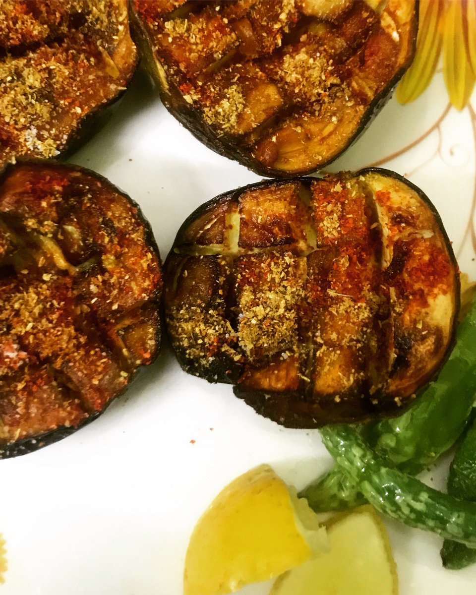 ArpanaKiri's tweet photo. Fried eggplants 🍆 perfect for winter evening 🤗 super yum 😋 #crunchy #Masaledar🤤 #delicious #food from #Arpana’skitchen #Jaipur ❤️ https://t.co/7FzGQCwyou