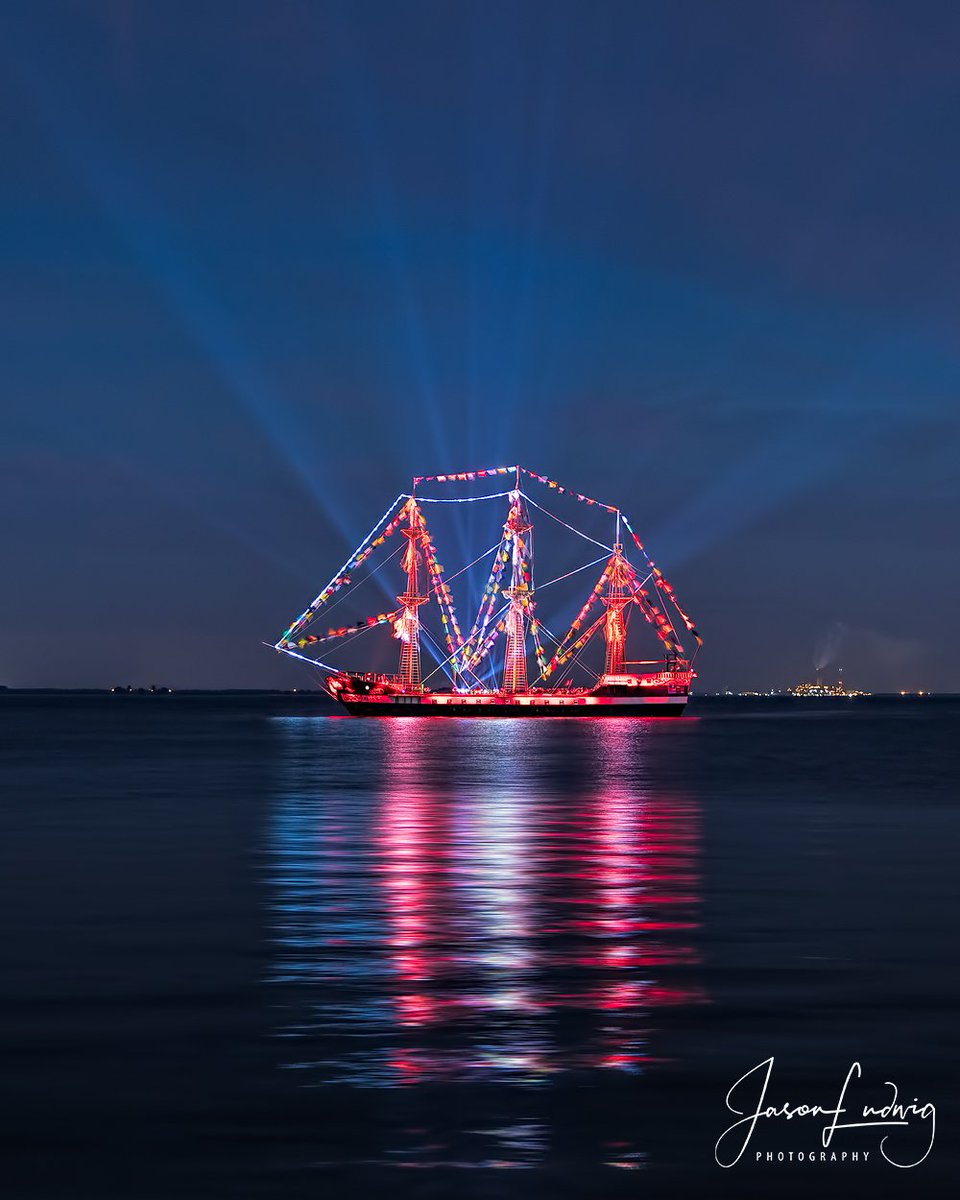 FreewayPhoto's tweet image. Jose Gasparilla all lit up and getting ready for Saturday's Gasparilla 2018 Pirate Invasion. @CityofTampa @Tampasdowntown @GasparillaTampa @DTRiverArts @VisitTampaBay #Gasparilla @tampa
