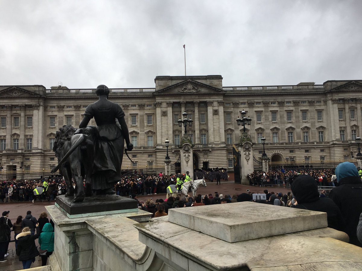 ANDREWBARNARD12's tweet photo. Changing of the guard at Buckingham palace .. nuts as heaps of people turned up in the rain.. amazing troops playing really cool tunes as well #London pride https://t.co/NqkCX5RX0I