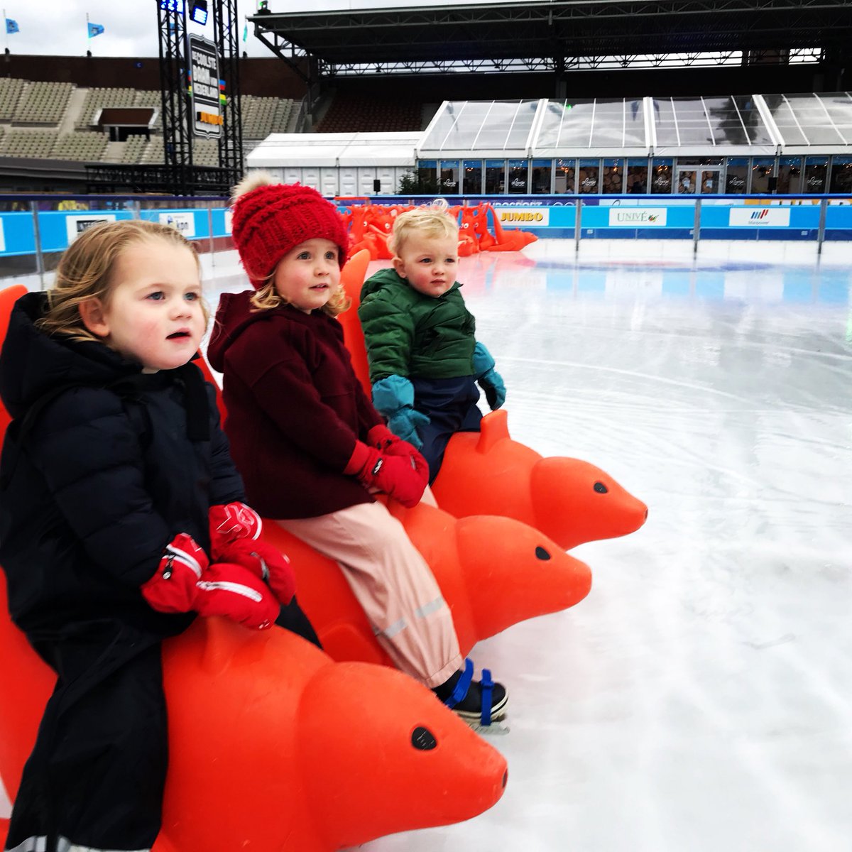 smitjm's tweet photo. Neven/nichten schaatsen in het olympisch stadion #CBvNL https://t.co/4GTS5TtnRO