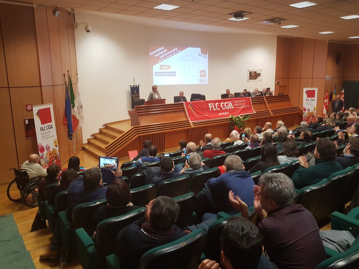 FLCCGIL's tweet photo. Susanna Camusso conclude l'Assemblea Nazionale a #Cosenza
🎙"Restituire all'istruzione la funzione di costruzione di #cittadinanza.
C’è solo un modo per farlo: ricostruire l’idea di un sistema universitario collettivo” https://t.co/xVI8QbZXTT