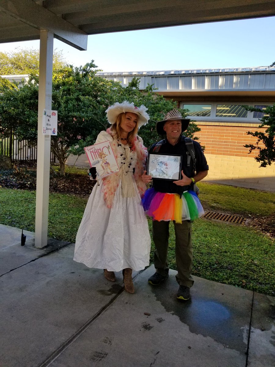 StephanieRadfo8's tweet photo. Cypress Creek Elementary's Literacy Parade was fantastic! https://t.co/TKf0F4ji2x