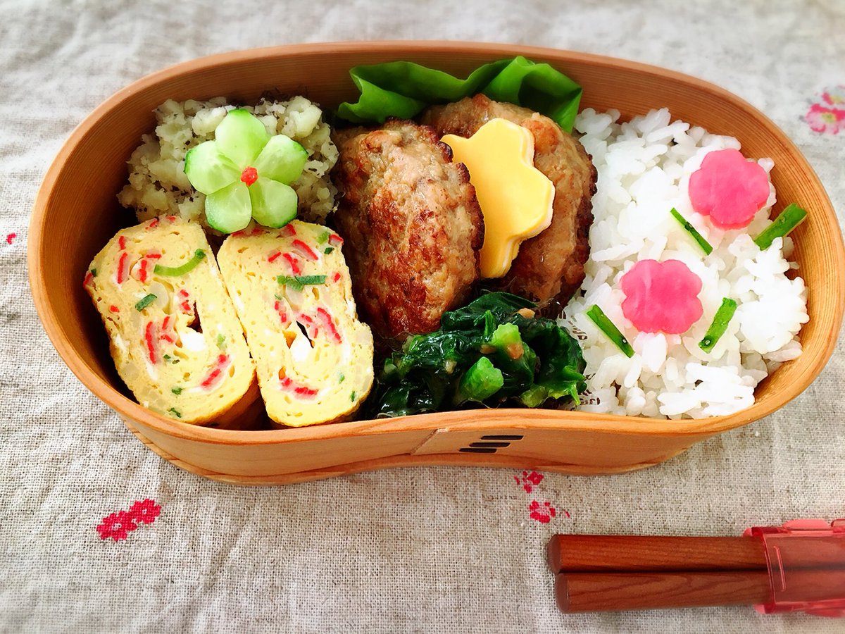 Saco 最近低浮上 息子は冷たいご飯粒が苦手なので ご飯だけ保温弁当に切り替えたら ちょうどいいお弁当箱がなくておかずが埋まらない 前よりおかず多めだけど完食してくるから 今まで足りてなかったのかしら そういえば娘は昨日で学校終わり 塾行く