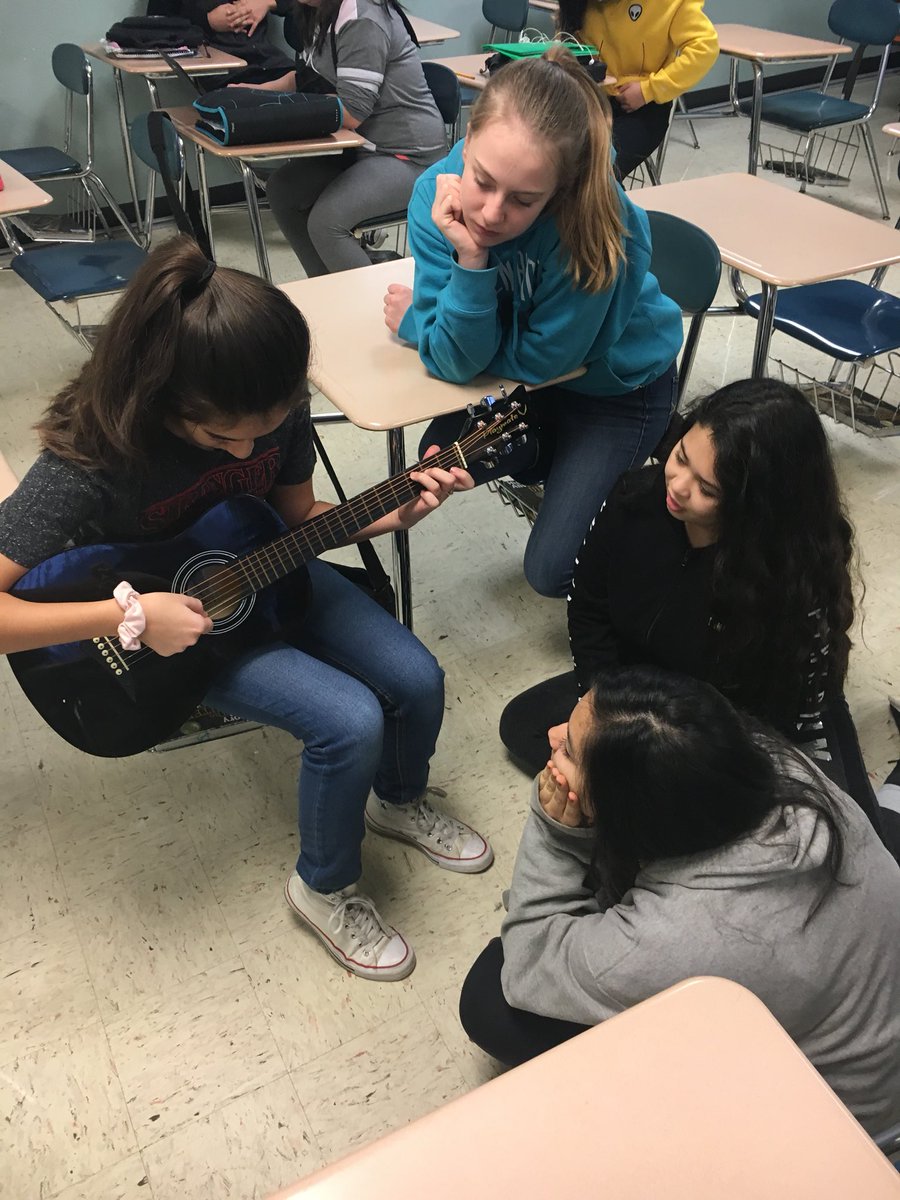 jenlarue2's tweet photo. I love being serenaded by Karissa to start the day! 🎸🎼 https://t.co/pfnjvDCVVK