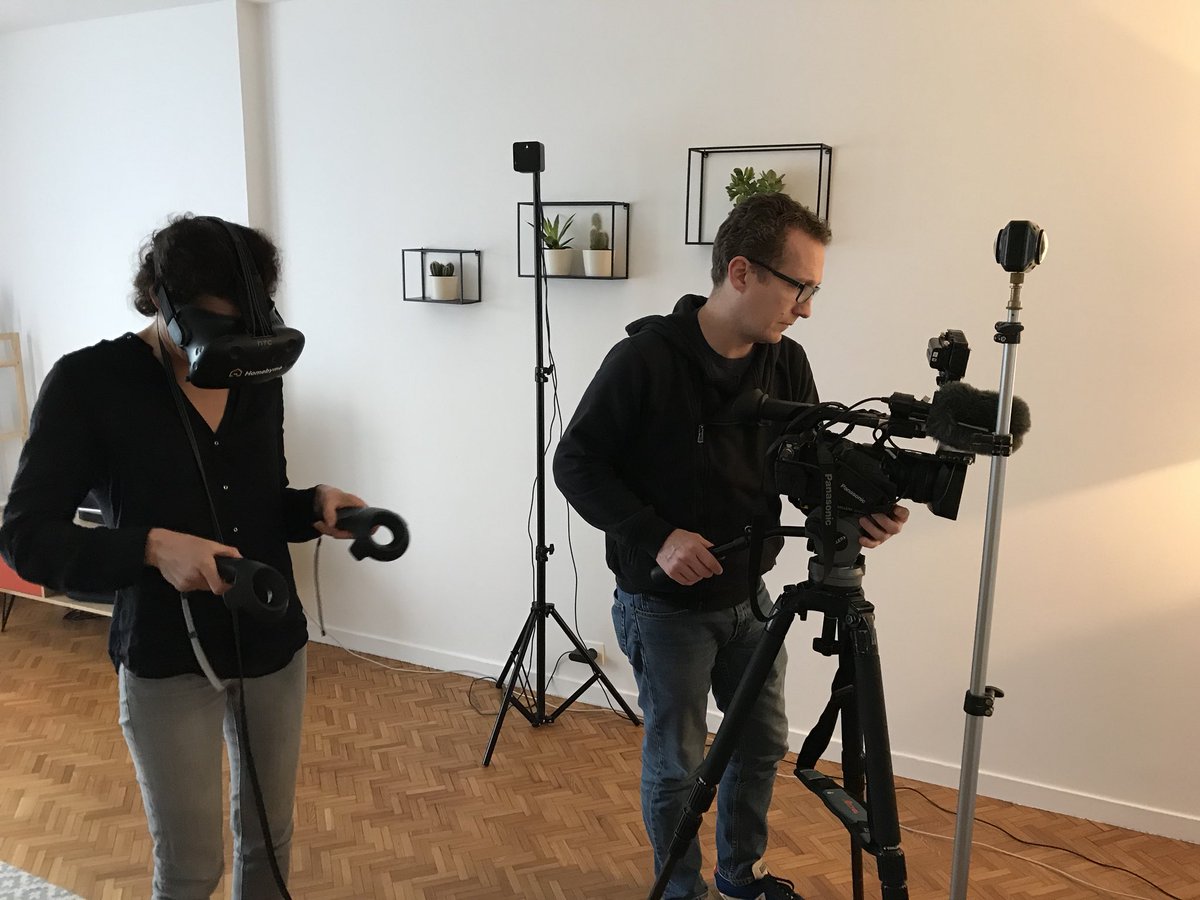 fabricecollaro's tweet photo. Tournage réalité virtuelle et commerce #VR @Homebyme_FR @TF1LeJT #Mytf1VR https://t.co/dybCsYzAWn