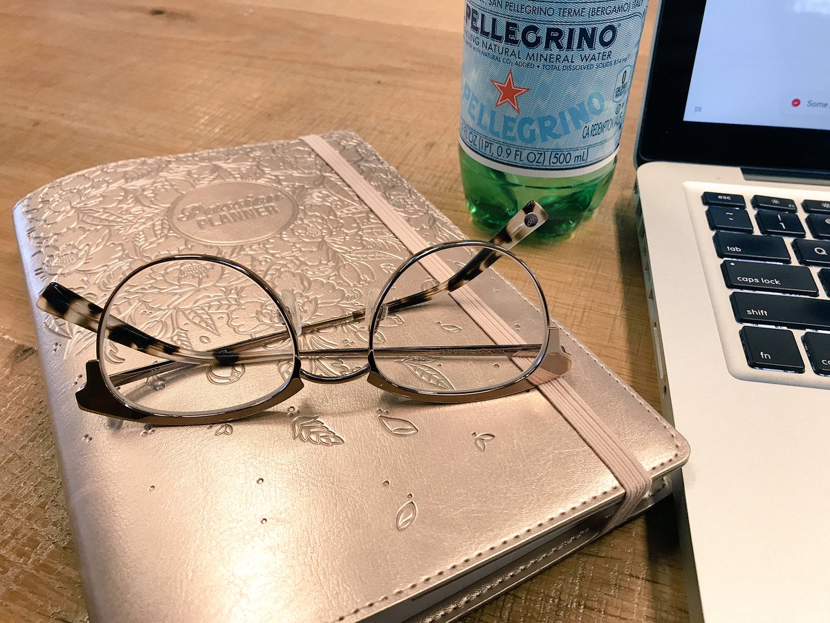 CarChickMWB's tweet photo. When your newest Warbys match your 2018 planner. #RoseGoldGoals https://t.co/iBeRkrMvXh