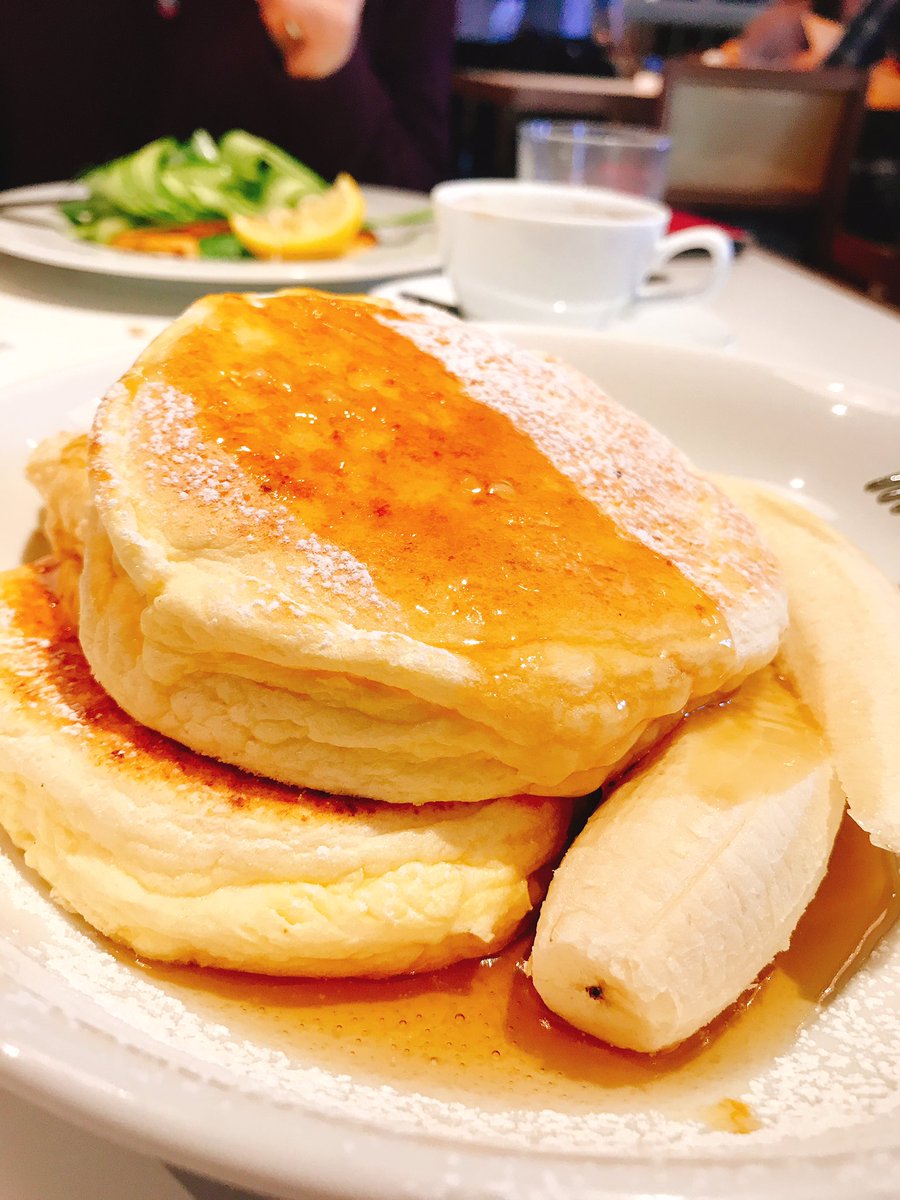 아카렌가창고 1층에있는 bills 플레인 팬케익먹었는데 엄청 부드럽구맛있었다 달달한맛이나는 버터가맛있었구 
음식도맛나는데 직원분들 서비스도좋았다 외국인대응도 잘해주심
google.co.jp/amp/s/s.tabelo…