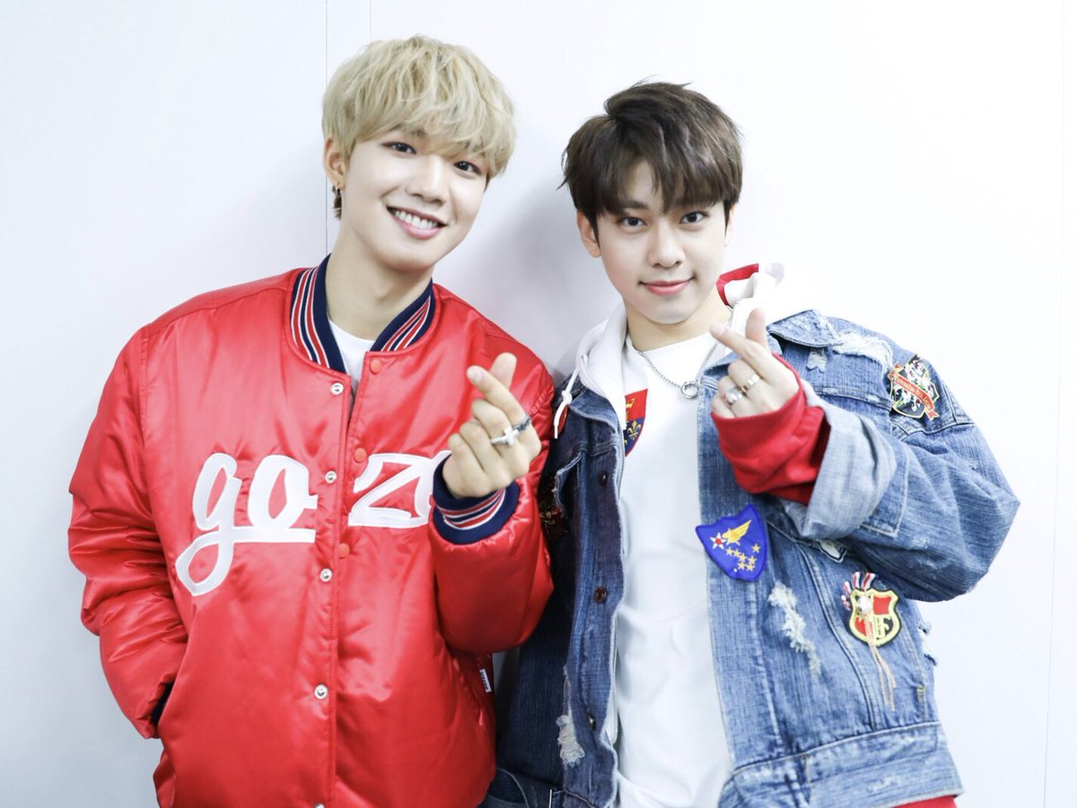 bnmboysofficial's tweet photo. [#MXM/임영민X김동현]

#MXMPICtures #MPIC
캐주얼룩 입고 귀여움과 함께 잘생김도 뿜!뿜! 하는 우리 영동이들의 무대 어떠셨나요?!😆👍🏻
매 무대가 리즈인 영동이들 앞으로도 다이아몬드 길만 걸길💎

#브랜뉴뮤직 #브랜뉴보이즈 #임영민 #김동현 
#엠픽 #MATCHUP #다이아몬드걸 https://t.co/YbPGJoXH4V
