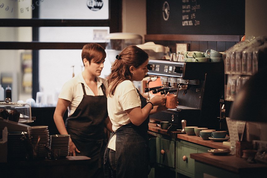 dibarcafe's tweet photo. Good morning from #tostaderos. Coffee never stops! #barcelona #bcn #coffeebcn #coffeeshop #santandreu #roasterslife #barista #baristalife #caffeine #coffee #coffeelovers #coffeeholic #cafe https://t.co/SvPyHJkRT0
