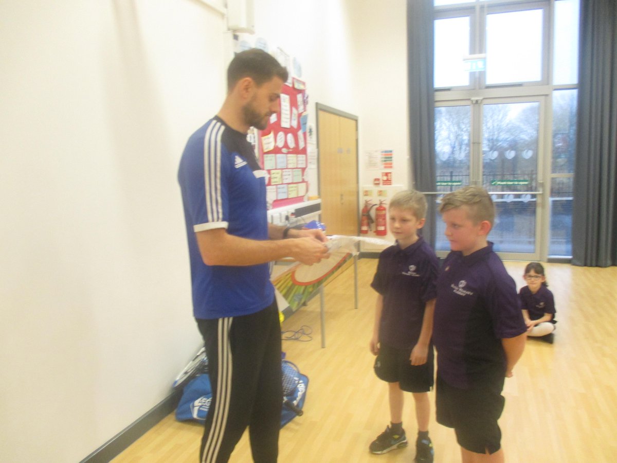 BeaconAcad's tweet photo. Today Y4 had another exciting PE lesson. Mr Parker chose 2 star pupils for their technique and focus. They practised overarm and underarm serving and shots with a partner. @JBSportCoaching #tennis #activebursts #PE https://t.co/mmZl2PAw1l