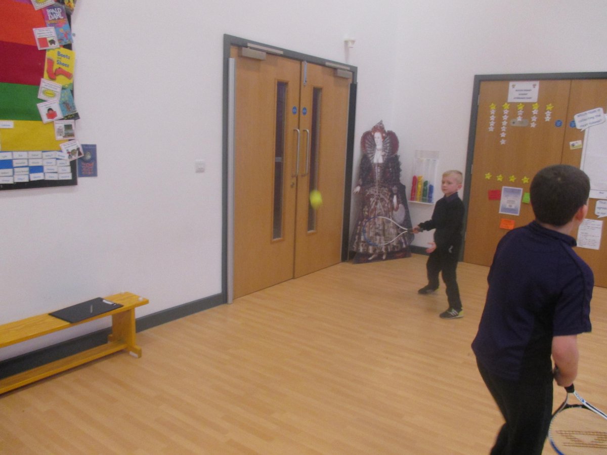 BeaconAcad's tweet photo. Today Y4 had another exciting PE lesson. Mr Parker chose 2 star pupils for their technique and focus. They practised overarm and underarm serving and shots with a partner. @JBSportCoaching #tennis #activebursts #PE https://t.co/mmZl2PAw1l