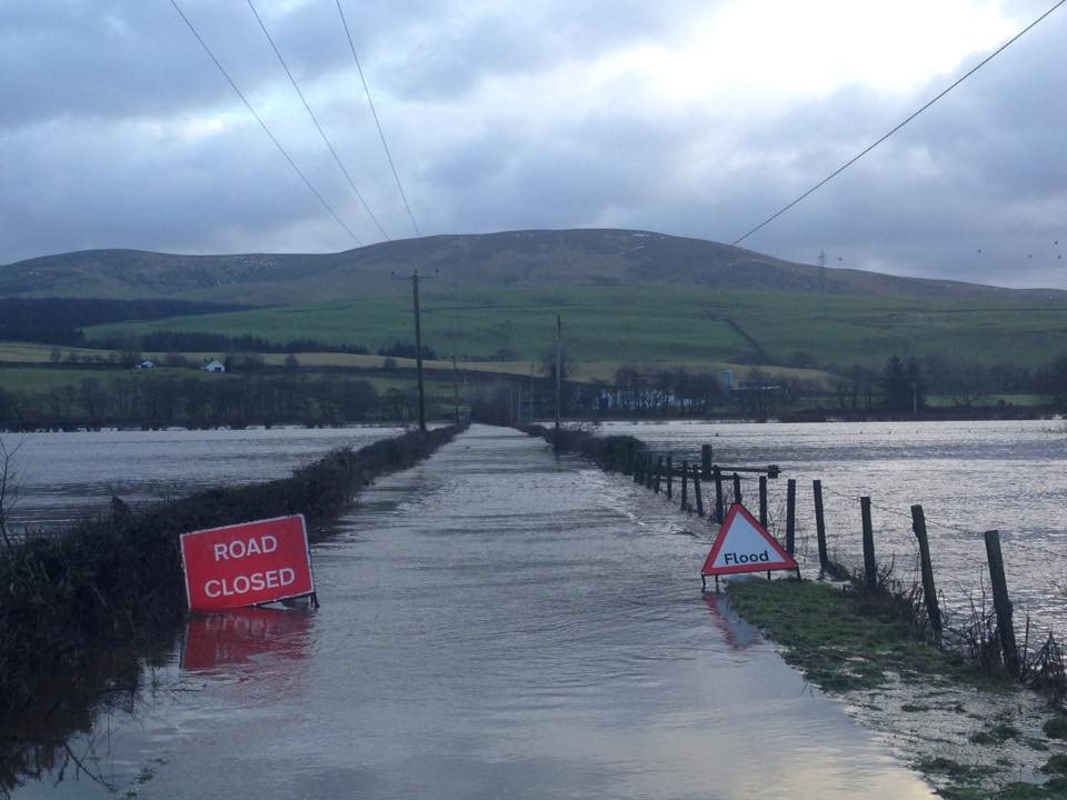 CarnoMediaLtd's tweet photo. The #River #Annan is #flooding at #Wamphray @ITVborder Thanks to Mark Deamer for sending in the pic. How's it looking everywhere else folks? #Dumfries #flood #takecare https://t.co/QSOVEOuppt