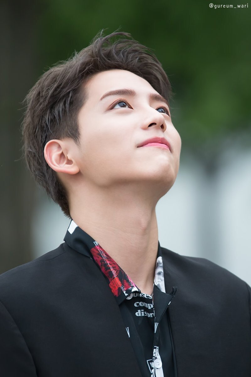 잘생긴남돌봇 tweet media