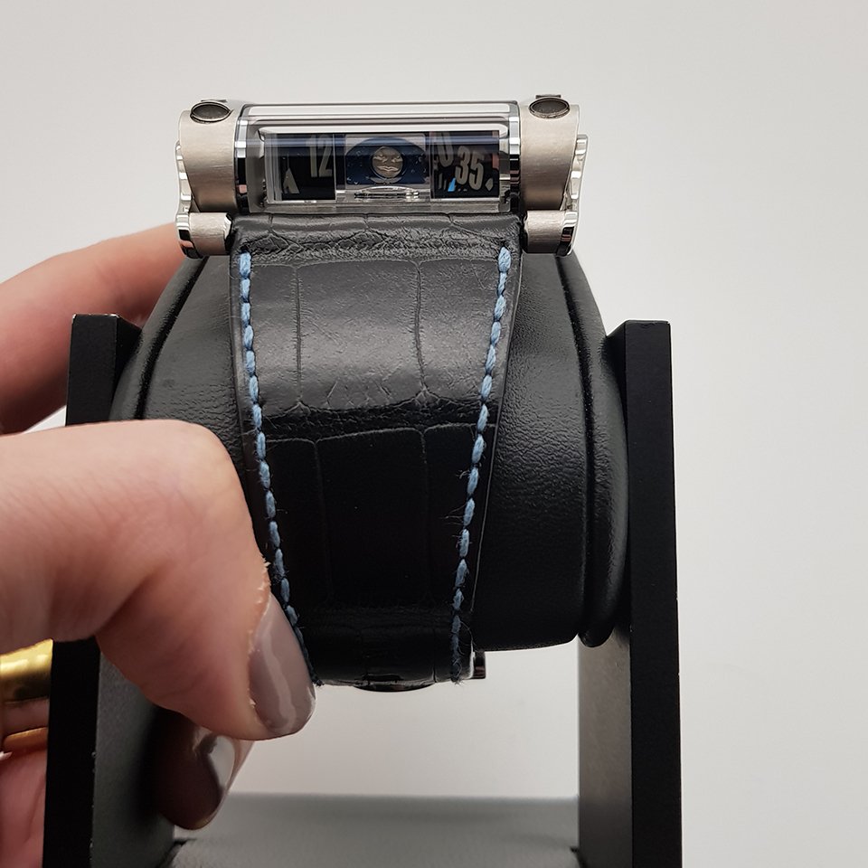 MasculinMag's tweet photo. MB&amp;F continue à nous émerveiller avec ses
 «machines horologiques».
 Cette montre est produite en 3 éditions limitées de 12 pièces chacune.
 #SIHH2018 #mbandf @mbandf #sarpaneva #moonmachine2 #horologicalmachines @sarpanevawatches https://t.co/pih1Onvz1Z