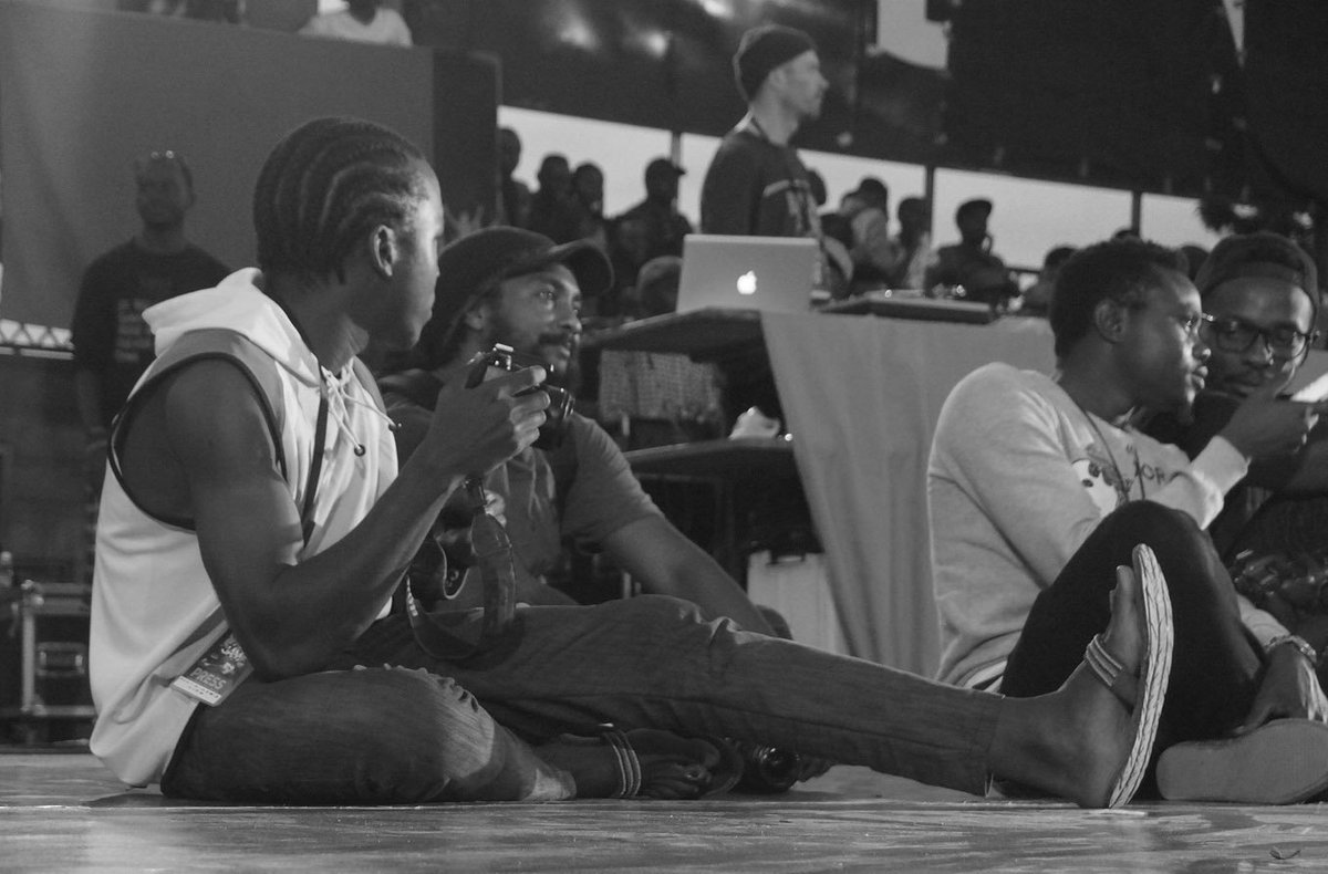 nvsvwvli's tweet photo. Happy bornday Lasta @KreativADIKT! May you live to take more awesome photos. May you accomplish all your new year's resolutions. May you live to see your grand grand grand kids. I'm late but hey #January babies the whole month is ours.🤣 #BreakFastJam2017

Photo:@toromjustus https://t.co/mZwE3TYh6a